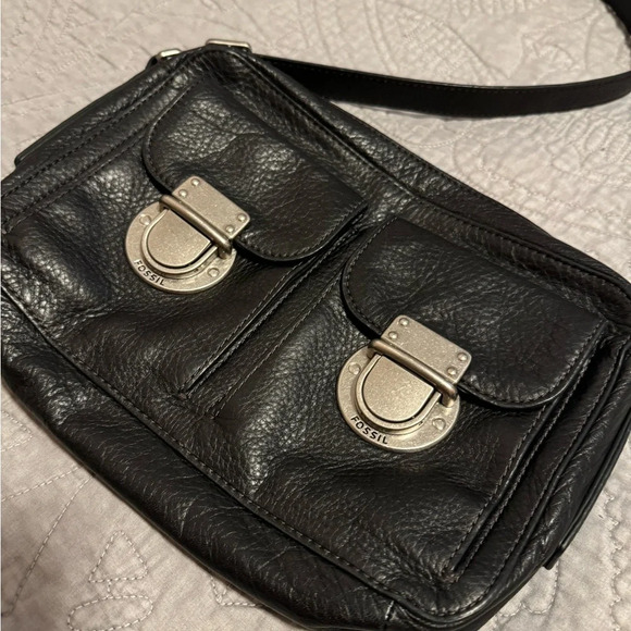Fossil Cow Hide Leather Black Pocket Buckle Y2K Full Zip Crossbody Bag - Picture 4 of 8